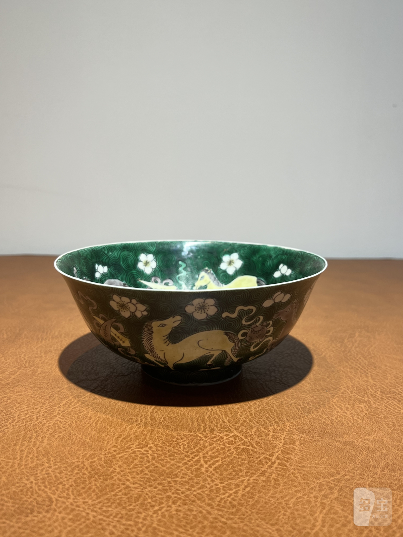 清康熙 素三彩骏马纹碗